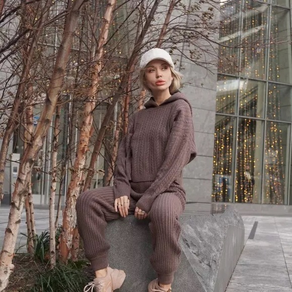 EXPRESS Super CUTE & COZY High Waisted Cable Knit Sweater Joggers SZ M Mocha - Picture 4 of 11